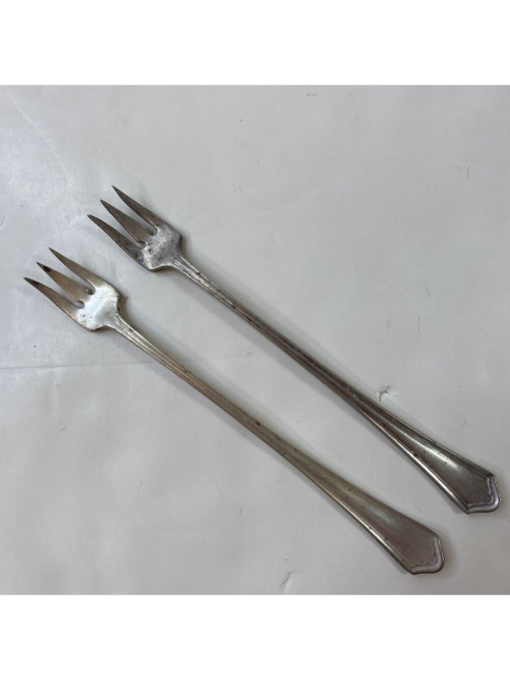 Set Of 2 Vintage Oneida Hotel Plate Silverplate Oyster Forks